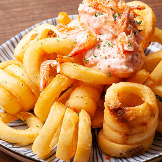 【料理】人気料理＋新館限定の日替わり含め、約40種ご用意。