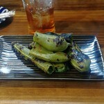 串焼き 巴 - 季節の野菜シリーズ　空豆の炭火焼（1月なのに・・九州産かな？）
