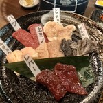 焼肉もとやま - ホルモン盛り合わせ6種　税別1,580円