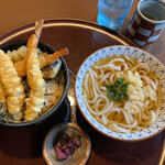 居酒屋風ファミリーレストランいっちょう - ミニえび3本天丼と小麺のペアランチ 温かいうどん
850円税別