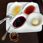 カフェアロンジ - ジャム・クロテッドクリーム・メープル