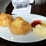 カフェアロンジ - プレーンとクルミのスコーン