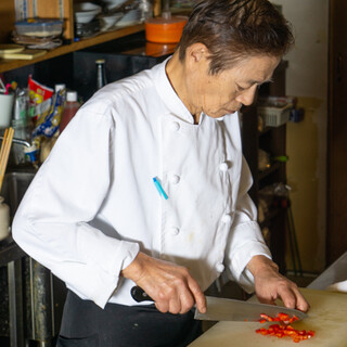 "Mastering Western Cuisine for 50 Years: Enjoy Exquisite Dishes Crafted by a Veteran Chef"