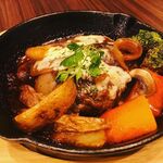 牛煮込みハンバーグ