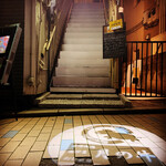 Tsukino Ushi - 店舗入り口階段