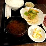 Yakiniku Marukou - セレクトランチ  ご飯、味噌汁、サラダ、添え物、漬物