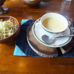 カナデアン ステーキハウス - ランチのセット　スープ　サラダ