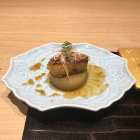 個室和食 肉割烹 吟次郎 品川駅前店 - フォワグラと大根のステーキ。
                      美味し。