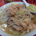 ラーメン二郎 - あぶらはそこそこ盛ってくれます