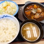 Matsuya - ビーフシチュー定食 880円
                        （期間限定）
                        生野菜セット +100円