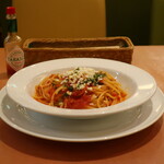 Torattoria Botte - バジルとモッツアレラチーズのスパゲッティー