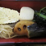 かみ谷 - ランチ・割子弁当990円（以下 税込）or 茶碗蒸し弁当 990円の 煮物。　　　　　2020.01.19
