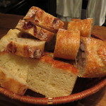 アヒルストア - パン３種盛り（じゃがいもとローズマリーのフォカッチャ、胡椒とフルーツのフランスパン、ベーコンのエピ）1