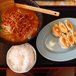 中華料理 点心坊 一番 - 「特製台湾ラーメン」＋「餃子＋ライス」900円。