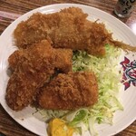 魚三酒場 - カキフライとアジフライ