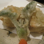 やさい料理 つむぎや - とろとろな胡麻豆腐とふきのとうの天ぷら