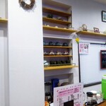 カフェ エニシ - お洒落では無いけどほっこり店内。昭和の香り（笑）