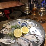 FISH HOUSE OYSTER BAR - オイスターフライト〜オススメ牡蠣３種と３種のドリンクマリアージュ〜