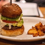 マンチズ バーガー シャック - サワークリームアボカドバーガー