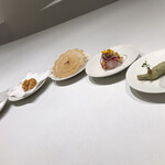 タカヤマ - ピンチョスのような小皿のセット。それぞれに味わい深い、丁寧な仕事ぶり。