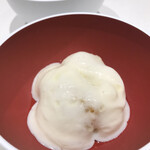 タカヤマ - 今年最後の白子♡天ぷらに豆腐のエスプーマ
      温度差の変化球も楽しめる逸品。