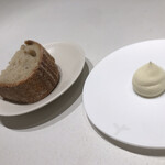 タカヤマ - ヨーグルトと発酵バターはさっぱりとした味わい♬
      自家製パンは米粉が入り中はもっちり、クラムが
      カリカリ〜♡