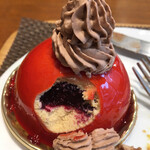 Patisserie LA VIE DOUCE - ドルセイ男爵　中にはカシスのジュレがたっぷり