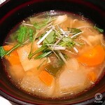 大衆食堂フクロウ - 韓国風豚汁　熱々のトロトロでした　アップ