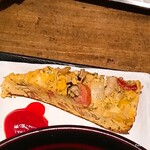 大衆食堂フクロウ - ボロニアソーセージとキノコのオムレツ