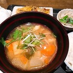 大衆食堂フクロウ - 韓国風豚汁とオムレツ、もやしナムル