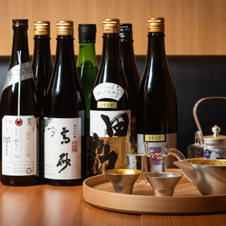 每3个月更换一次的精选日本酒和考究的酒具。