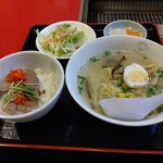 朝鮮飯店 - 【2020.1.24(金)】日替ランチ(塩ラーメン＋生姜焼丼)640円