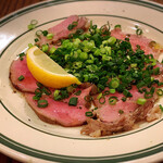 肉ビストロ モニ - 焼かない牛タン