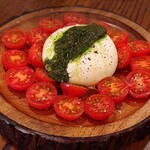 肉ビストロ モニ - ブッラータのカプレーゼ