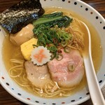 らー麺 あけどや - アゴ出汁白醤油ら〜麺 900円
      （ゲリラ数量限定）