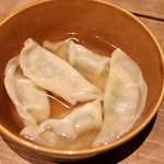 餃子とスパークリング バブルス - 水餃子