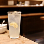 餃子とスパークリング バブルス - レモンサワー