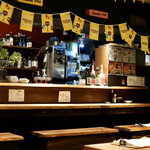 餃子とスパークリング バブルス - カウンター席