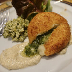 ル ボークープ - エスカルゴバターを包み込んだ自家製干鱈のブランダードのコロッケ