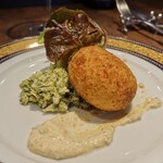 ル ボークープ - エスカルゴバターを包み込んだ自家製干鱈のブランダードのコロッケ