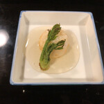 出羽屋 - ゆり根饅頭　たらの芽