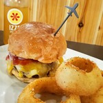 ダグズ・バーガー - ノーベジチーズバーガー LAVA + オニオンリングス