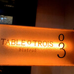 TABLE O TROIS - 