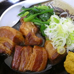 江戸家 - 柔らかく煮込まれた角煮がたっぷり