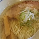 翔鶴 - 綺麗でしょ。この佇まい、品格を感じさせます。家柄は決して上流階級ではないんです。が、生まれたときから、両親や祖父母にキチンと育てられたので、このように上品で格式さえ感じさせる容姿なのです。