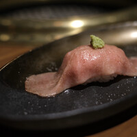 にくはじ - サーロインの炙り寿司 