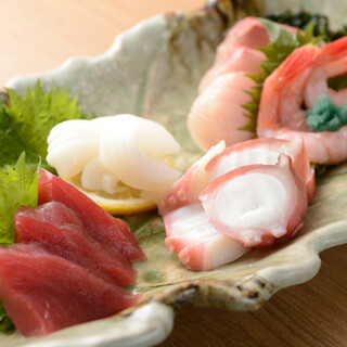 新鮮なお刺身と美味しいお酒で、至福のひと時をお過ごしください