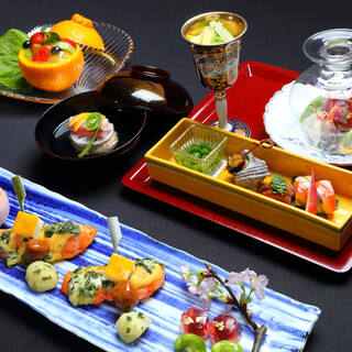 厳選された旬の食材を使ったお料理をお楽しみください。