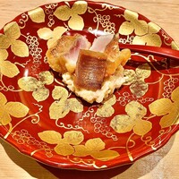 紀尾井町 三谷 - 色鮮やかなお皿に綺麗な料理。揚げ甘鯛、揚げカラスミ、白子リゾット。