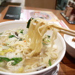 横濱 一品香 - 中太の麺